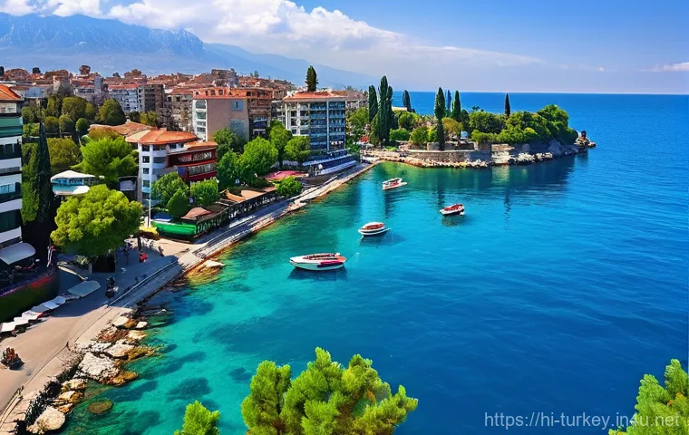 튀르키예 지중해 연안 도시 비교 - **Antalya: A Harmonious Blend of Ancient Charm and Modern Vibrance**
"An aerial wide shot captur...